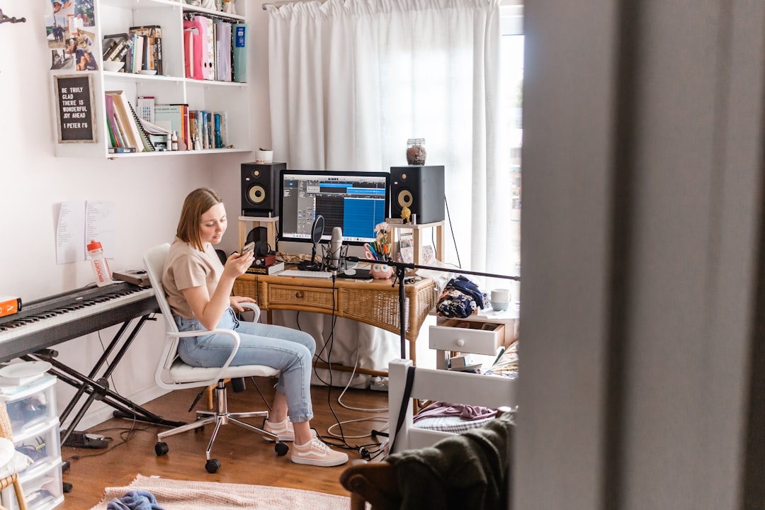 How to Start in the Music Industry: Tips for Newcomers to Succeed